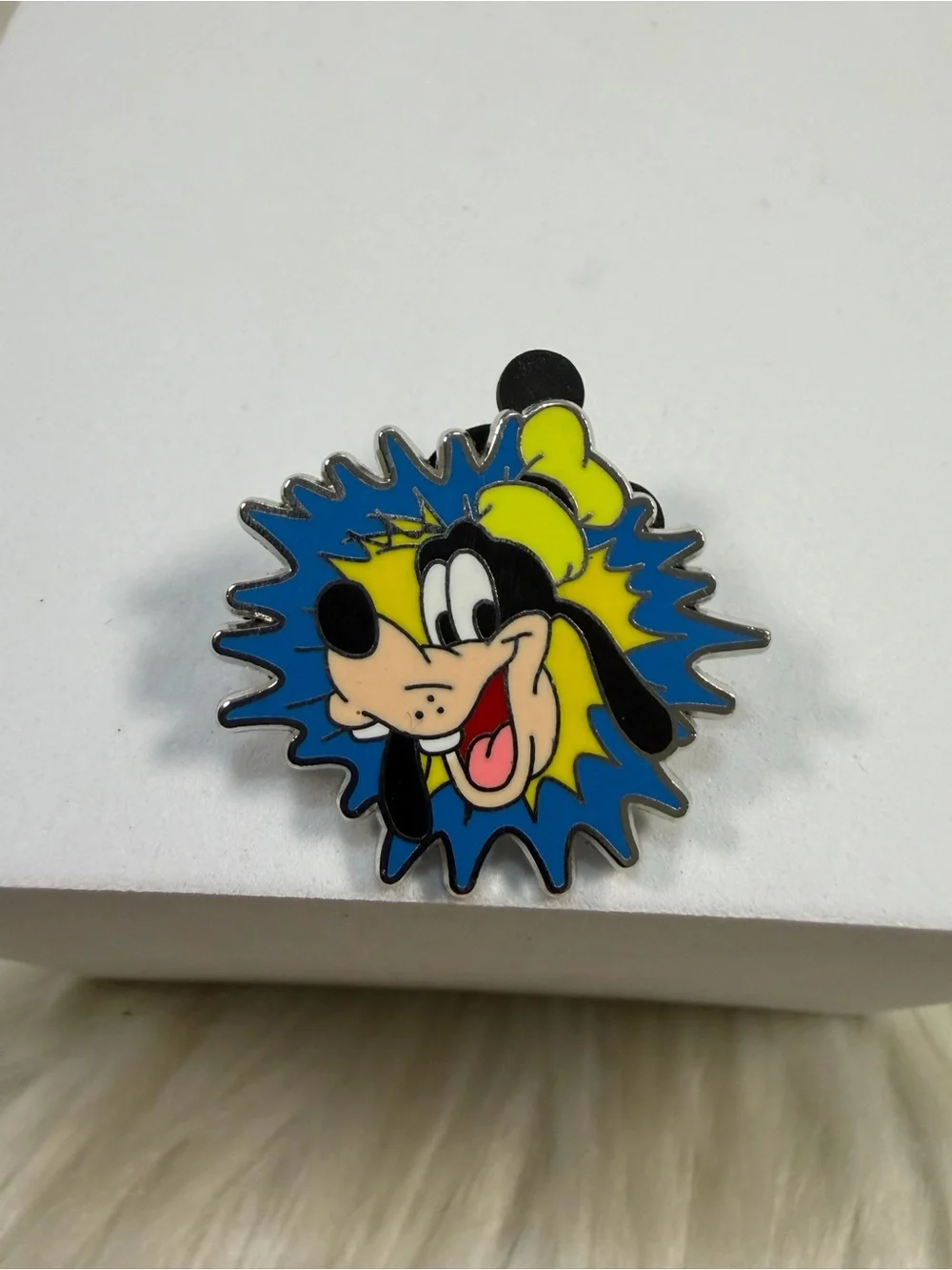 💙3/$20💙 DISNEY Goofy Character Burst Enamel Pin - Yellow & Blue